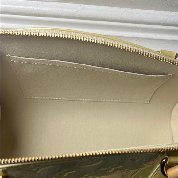 Louis Vuitton Vernis Handbag - Picture 10 of 15